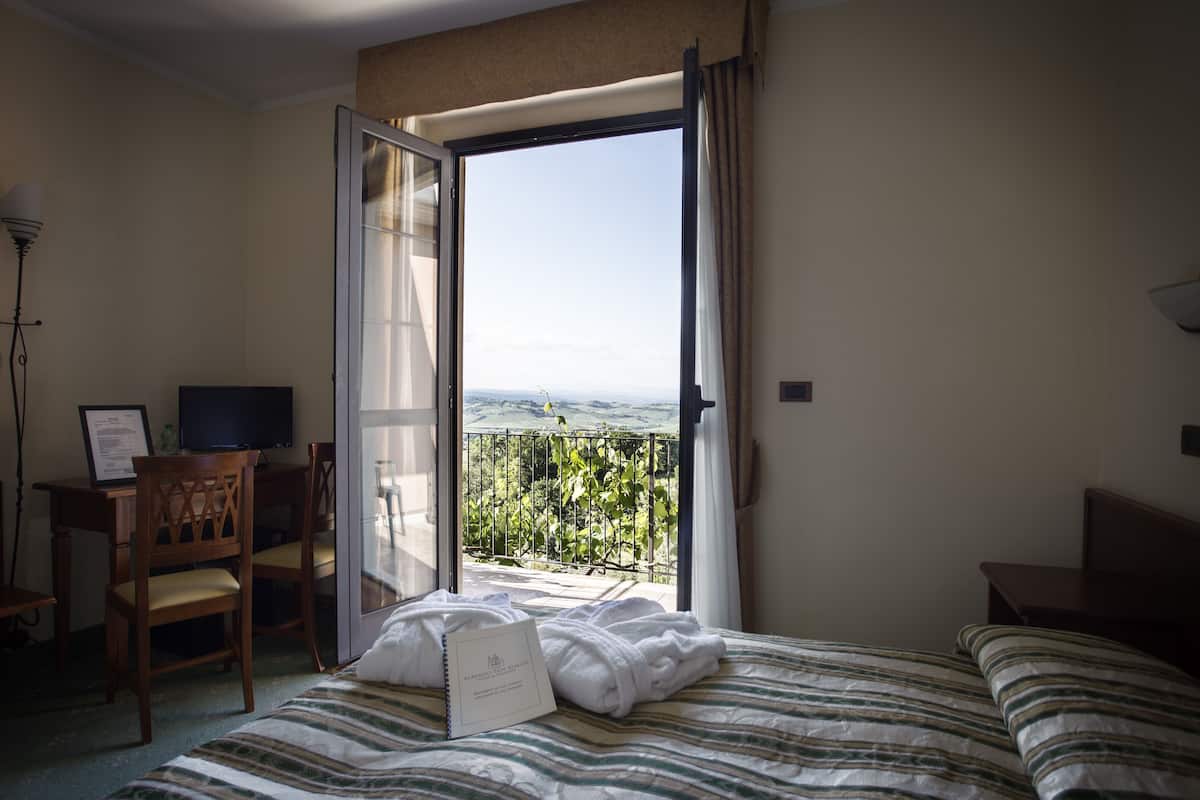 1 bedroom, down duvets, minibar, in-room safe