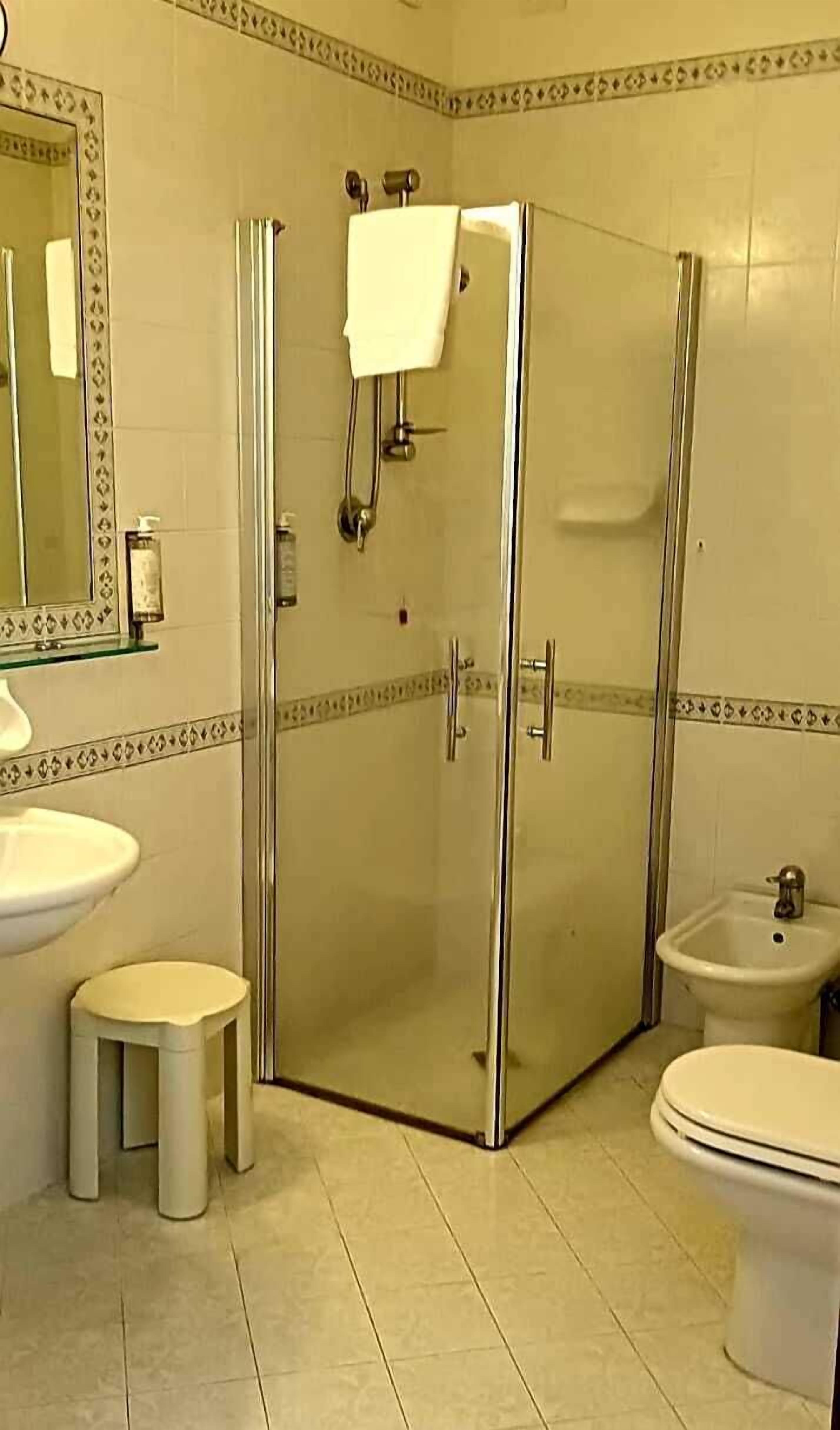 superior room, 1 double bed, valley view | bathroom | rainfall showerhead, free toiletries, hair dryer, bidet