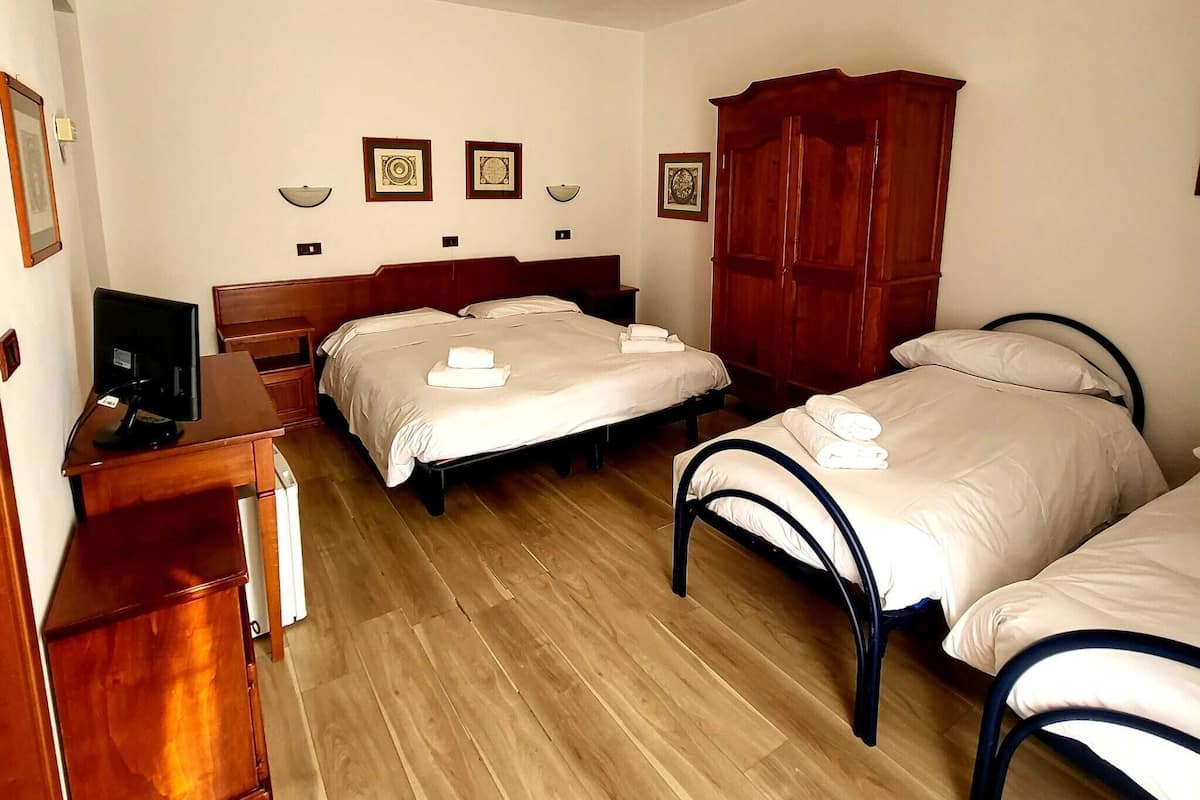 1 bedroom, down duvets, minibar, in-room safe