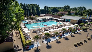 Bar accanto alla piscina