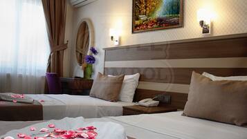 Economy Double Room | Hypo-allergenic bedding, minibar, in-room safe, individually decorated