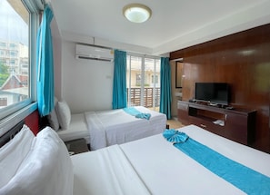 Deluxe Room Twin Beds, Balcony | Zimmersafe, Schreibtisch, kostenloses WLAN, Bettwäsche