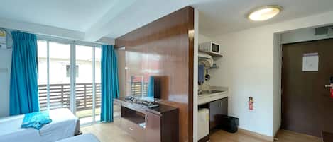 Deluxe Room Twin Beds, Balcony | City view
