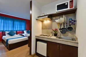 Fridge, microwave, stovetop, coffee/tea maker - Arawana Express Chinatown (Bangkok)