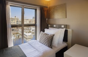 Single Room, 1 Twin Bed, Canal View | In-room safe, individually decorated, individually furnished, desk - Hotel CC (Amsterdam)