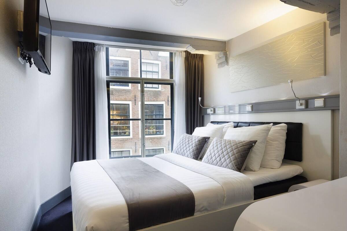 In-room safe, desk, blackout drapes, iron/ironing board (on request)