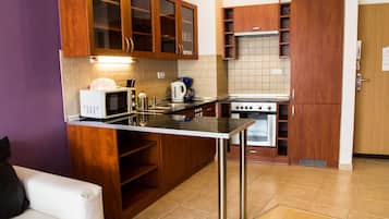 Full-sized fridge, microwave, coffee/tea maker