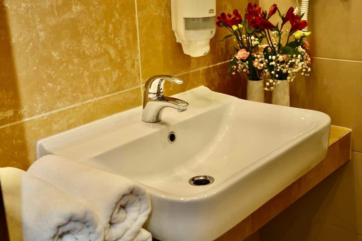 minibar, in-room safe, desk, laptop workspace