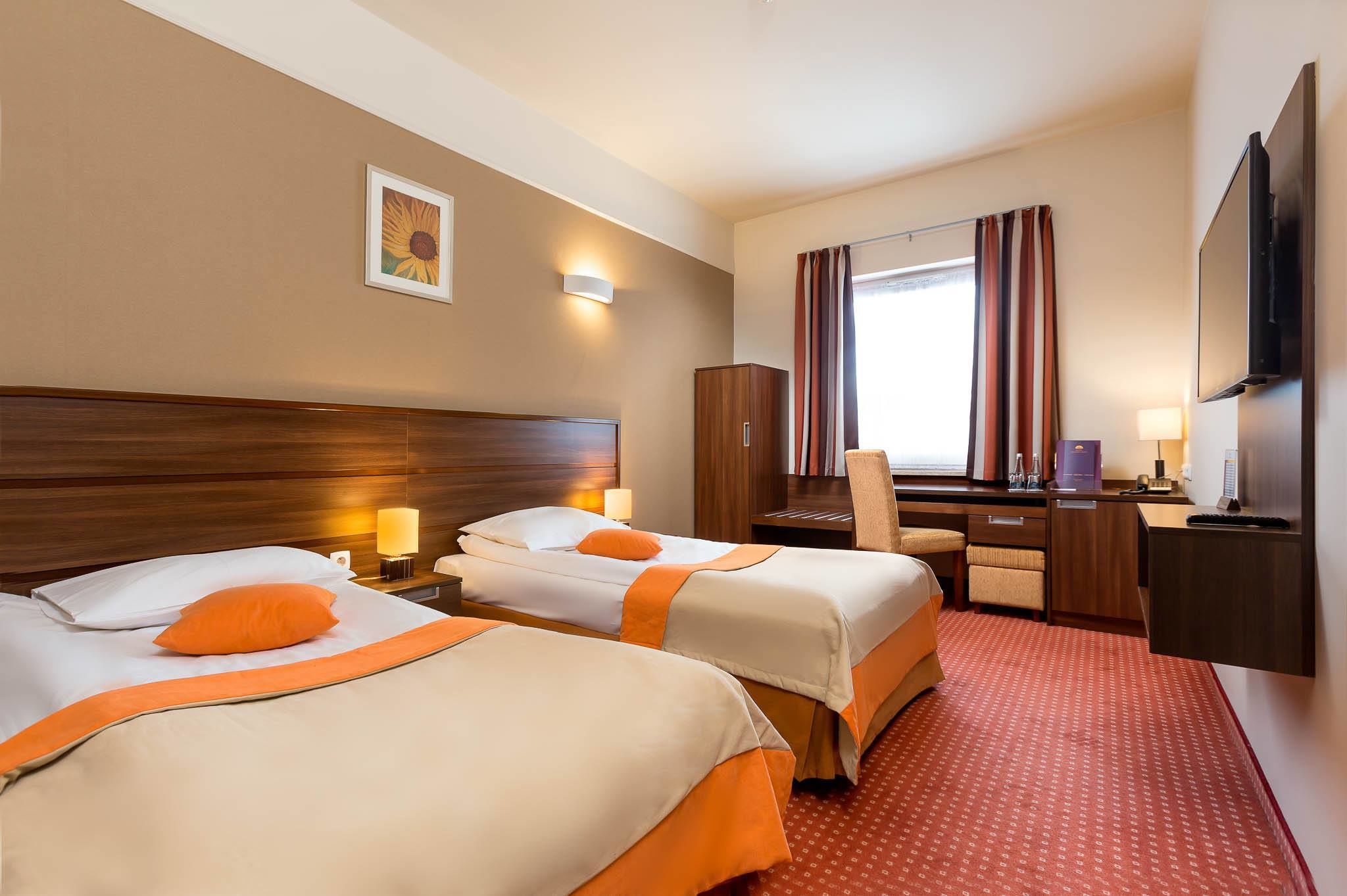 twin room | minibar, in-room safe, desk, laptop workspace