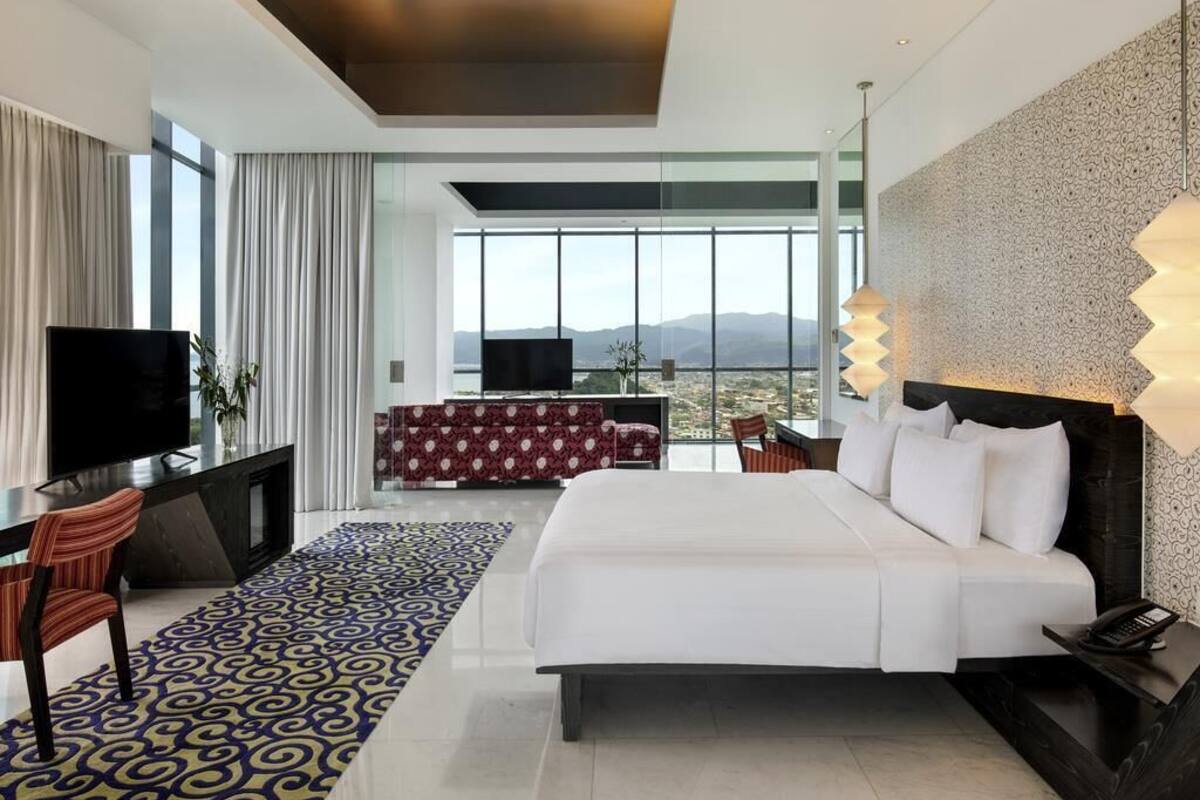 Penthouse, 1 Bedroom, Ocean View | Premium bedding, minibar, in-room safe, desk