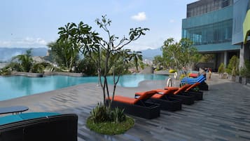 Kolam renang outdoor