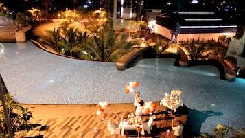 Breakfast, lunch, dinner served; pool views