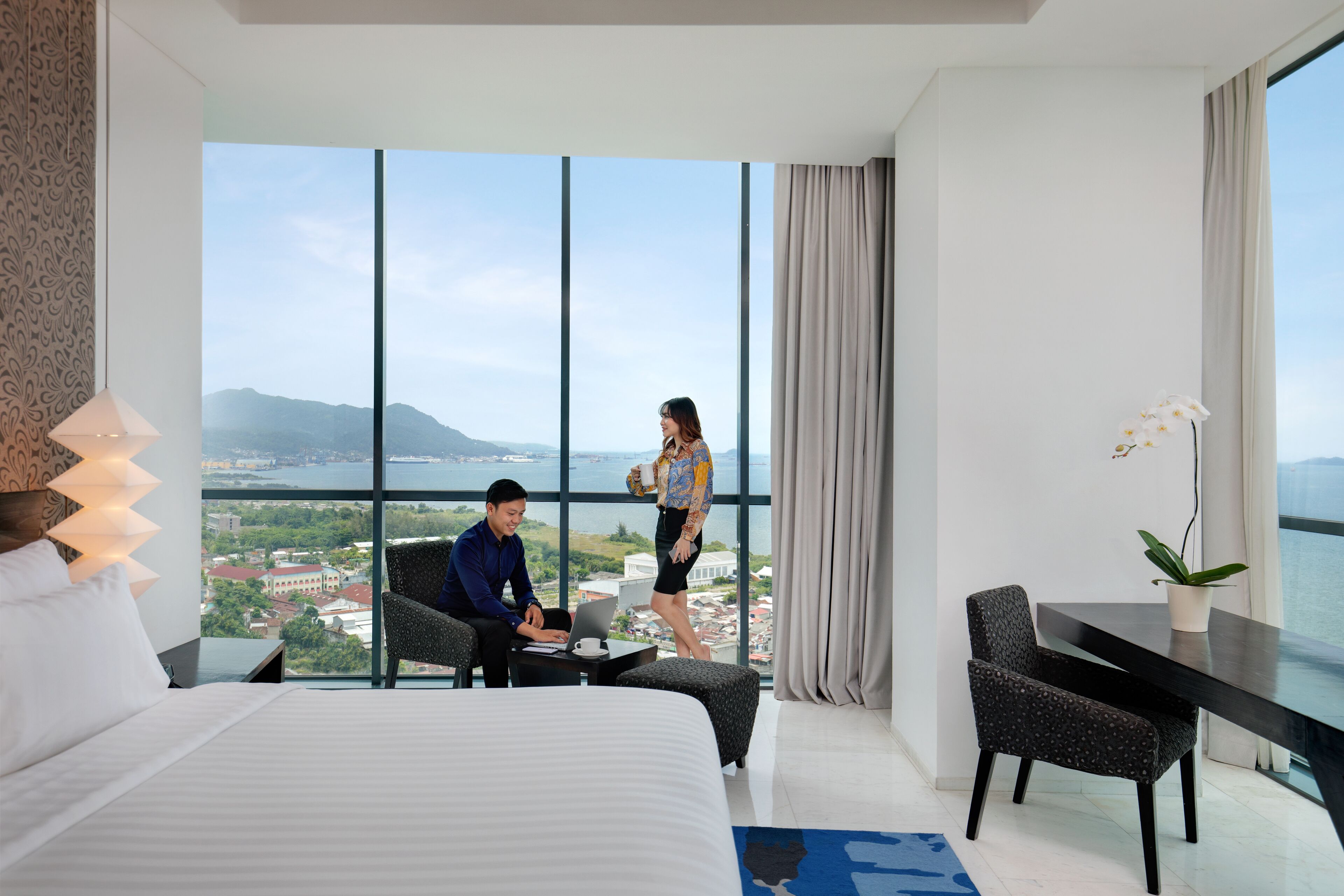 premium bedding, minibar, in-room safe, desk