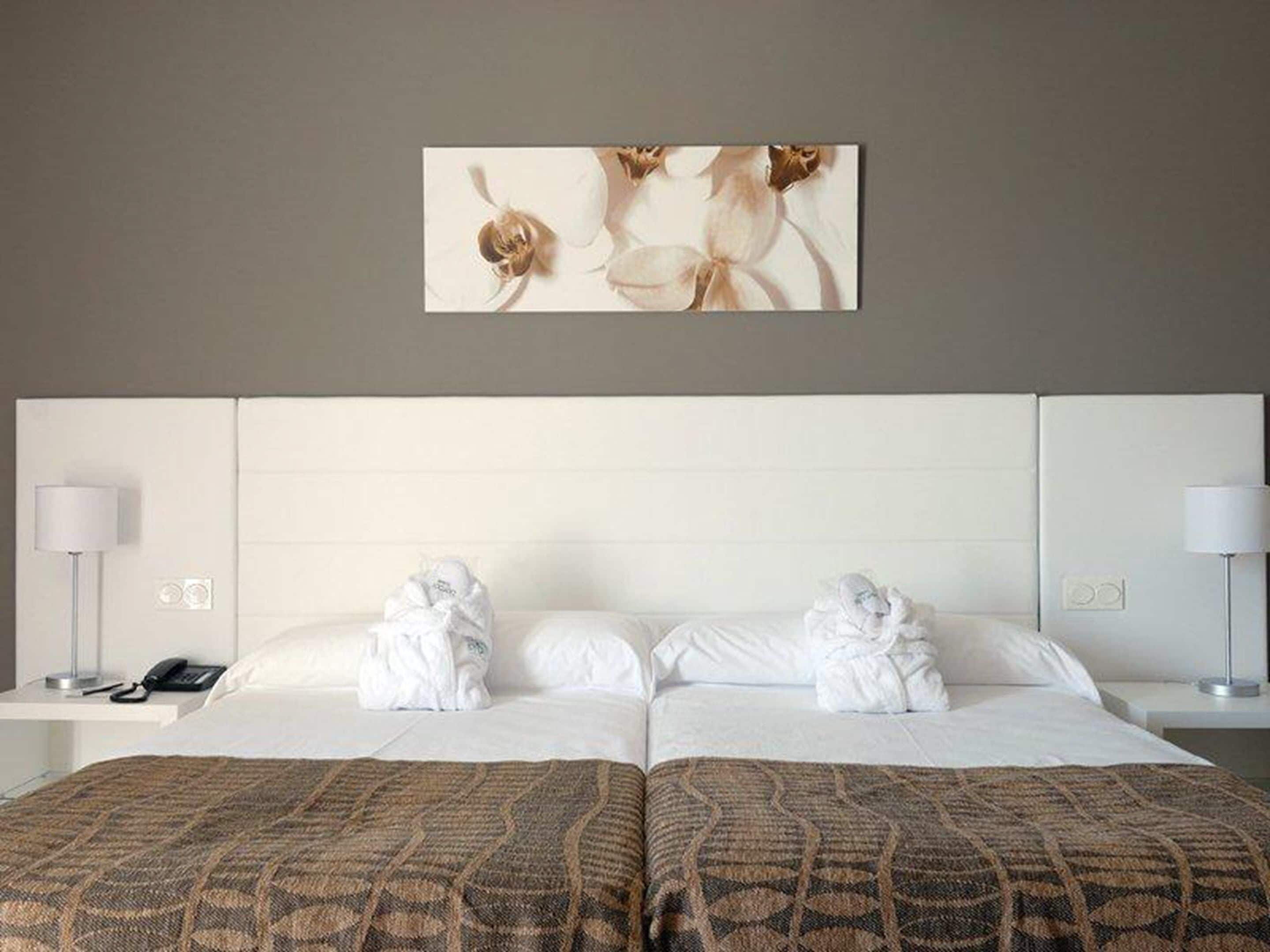 double room | minibar, in-room safe, desk, blackout curtains