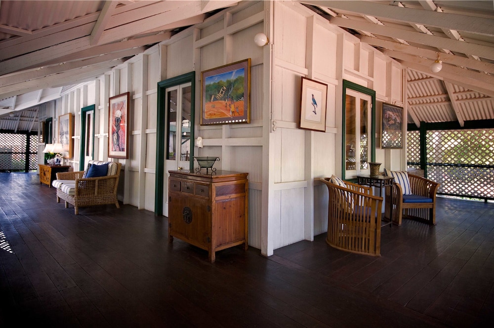 Pinctada McAlpine House by null