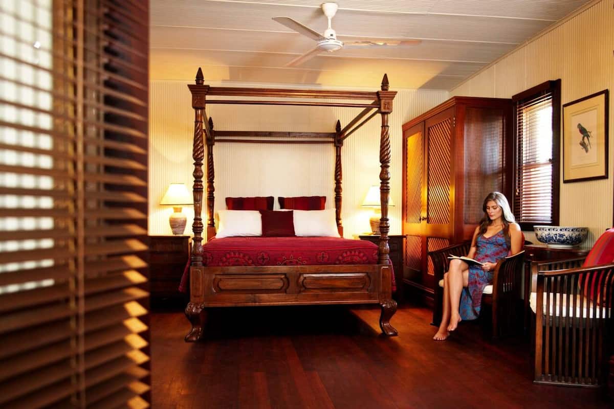 McAlpine Suite | In-room safe, soundproofing, iron/ironing board, WiFi (free)
