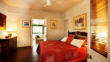 Deluxe-rum | Värdeförvaringsskåp på rummet, ljudisolering och strykjärn/strykbräda