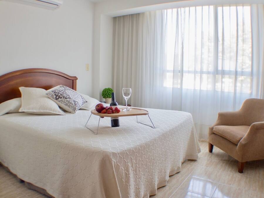 Leilighet – deluxe, 1 queensize-seng med sovesofa, ikke-røyk, kjøkken | 1 soverom, sengetøy av topp kvalitet, dundyner og safe på rommet