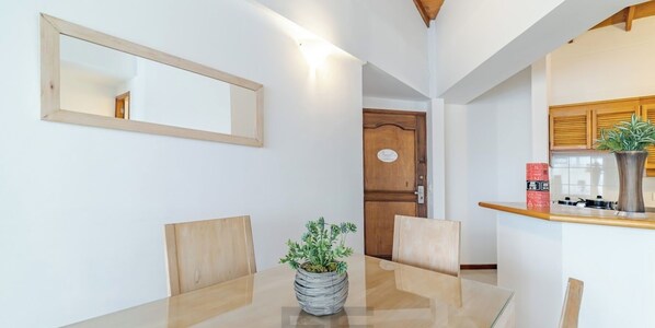 Apartment, Multiple Beds | Dining room
