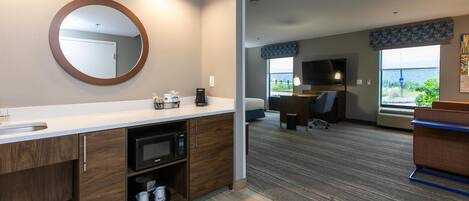 Habitación, 1 cama King size, con acceso para personas discapacitadas, para no fumadores | Cocina privada | Refrigerador y cafetera y tetera