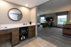 Habitación, 1 cama de matrimonio grande, accesible para personas con discapacidad, no fumadores | Cocina privada | Frigorífico y cafetera o tetera