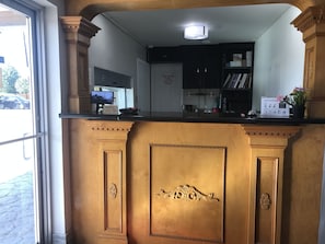 Interior - Summit Inn - Houston Medical Center (Houston)