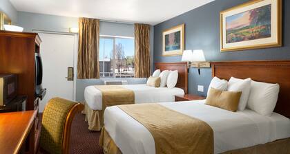 Travelodge by Wyndham Flagstaff Near I-40