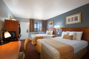 办公桌、遮光窗帘、熨斗/熨板、免费婴儿床