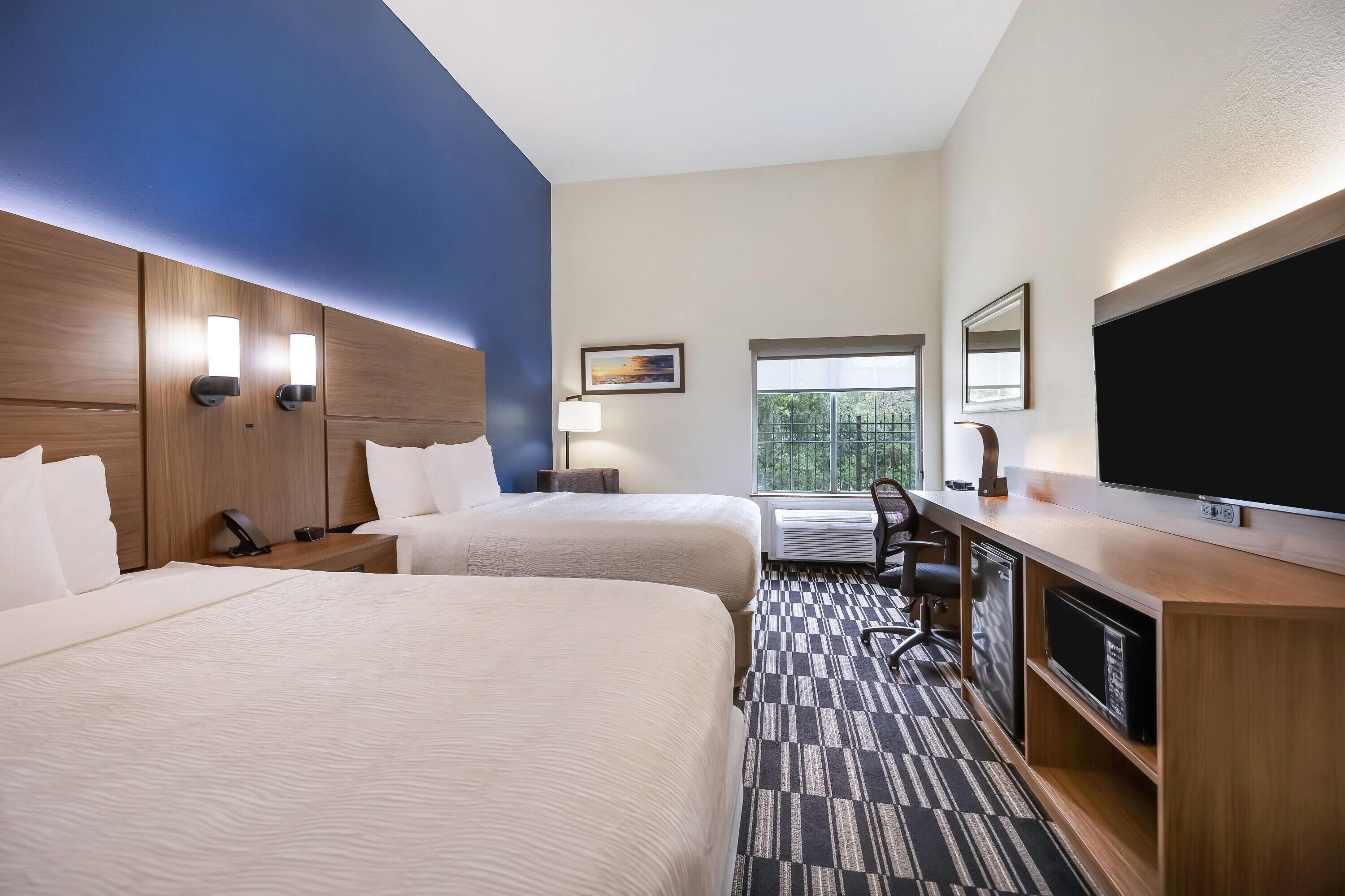 客房, 2 张大床, 无障碍, 无烟房 (Mobility/Hearing, Tub w/Grab Bars) | 高档床上用品、办公桌、笔记本电脑工作区、遮光窗帘