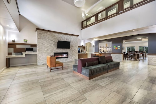 La Quinta Inn & Suites by Wyndham Alvin