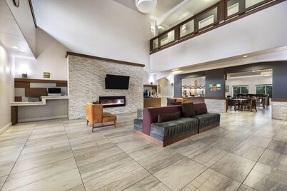 La Quinta Inn & Suites by Wyndham Alvin