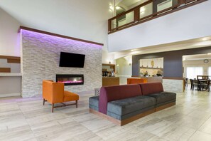 Lobby - La Quinta Inn & Suites by Wyndham Alvin (Alvin)