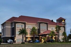 Exterior - La Quinta Inn & Suites by Wyndham Alvin (Alvin)