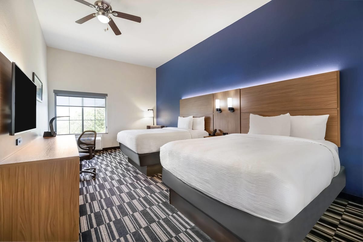 Habitación, 2 camas Queen size, para no fumadores | Ropa de cama de alta calidad y escritorio