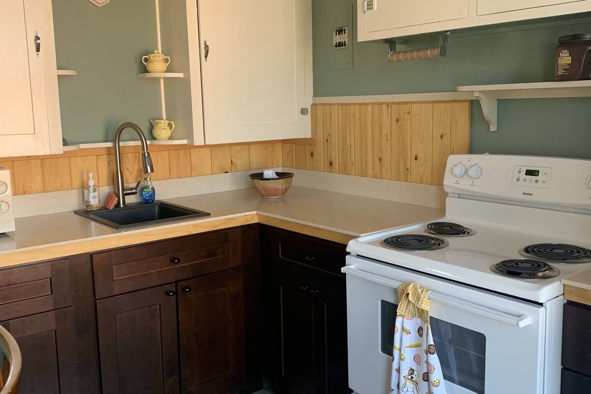 family suite, 2 bedrooms | private kitchen | coffee/tea maker