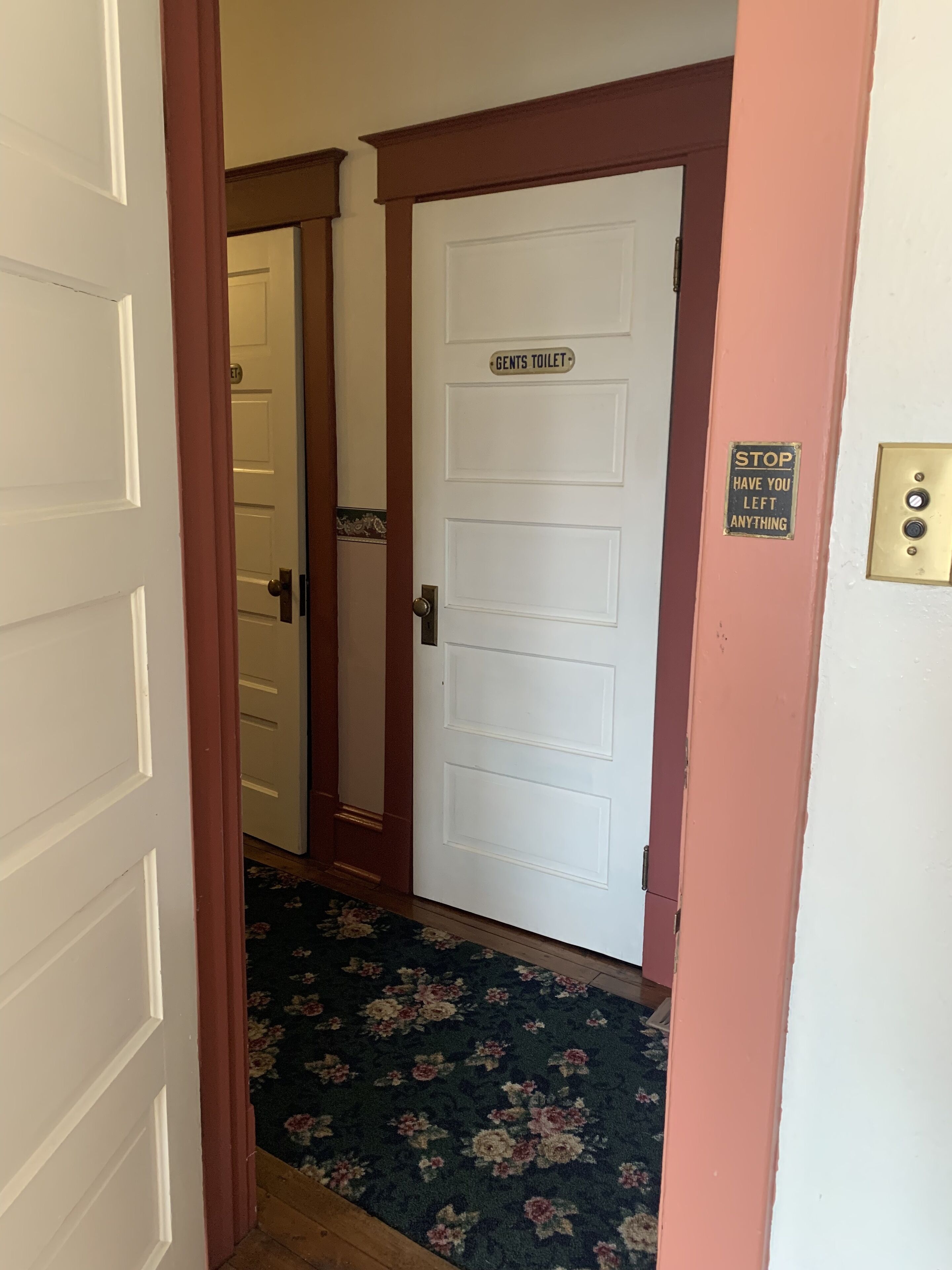 standard room, 1 queen bed, shared bathroom | bathroom | shower, free toiletries, hair dryer, towels