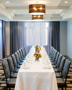 Meeting facility - The Padre Hotel (Bakersfield)
