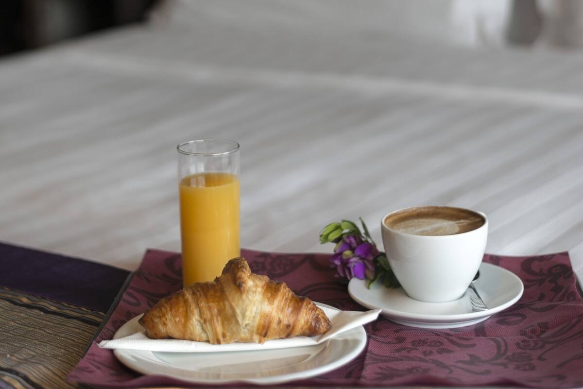 premium bedding, down duvets, minibar, in-room safe