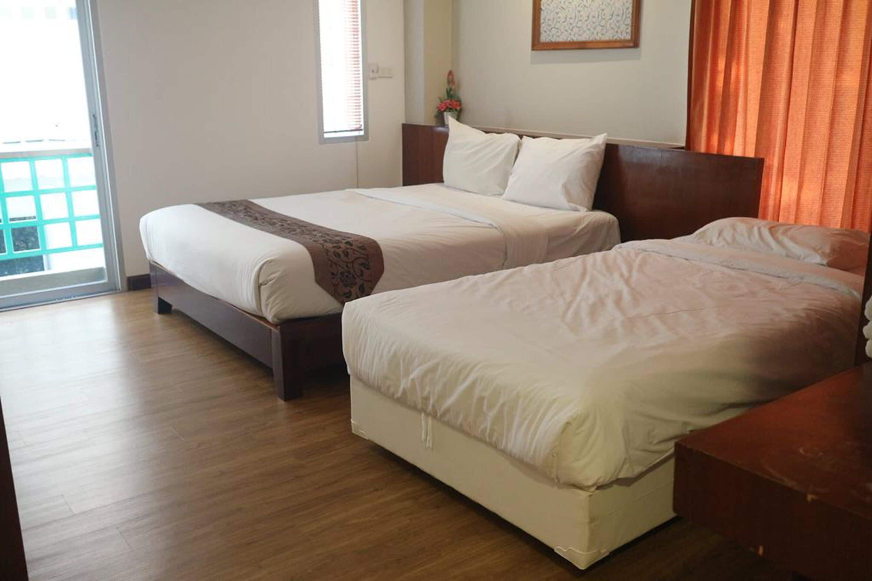 Superior Room Multiple Beds - Free Airport pick Up & Drop Off | Wi-Fi ฟรี, ผ้าปูที่นอน
