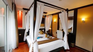 Habitación Deluxe doble, 1 cama doble | Caja fuerte, decoración individual, escritorio y wifi gratis