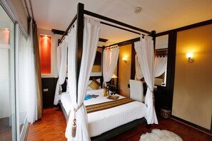 Habitación doble Deluxe, 1 cama matrimonial | Caja de seguridad en la habitación y decoración personalizada