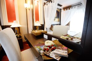 Deluxe Double Room, 1 Double Bed | Room amenity - Mirth Sathorn Hotel (Bangkok)