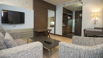 Minibar, in-room safe, individually decorated, individually furnished