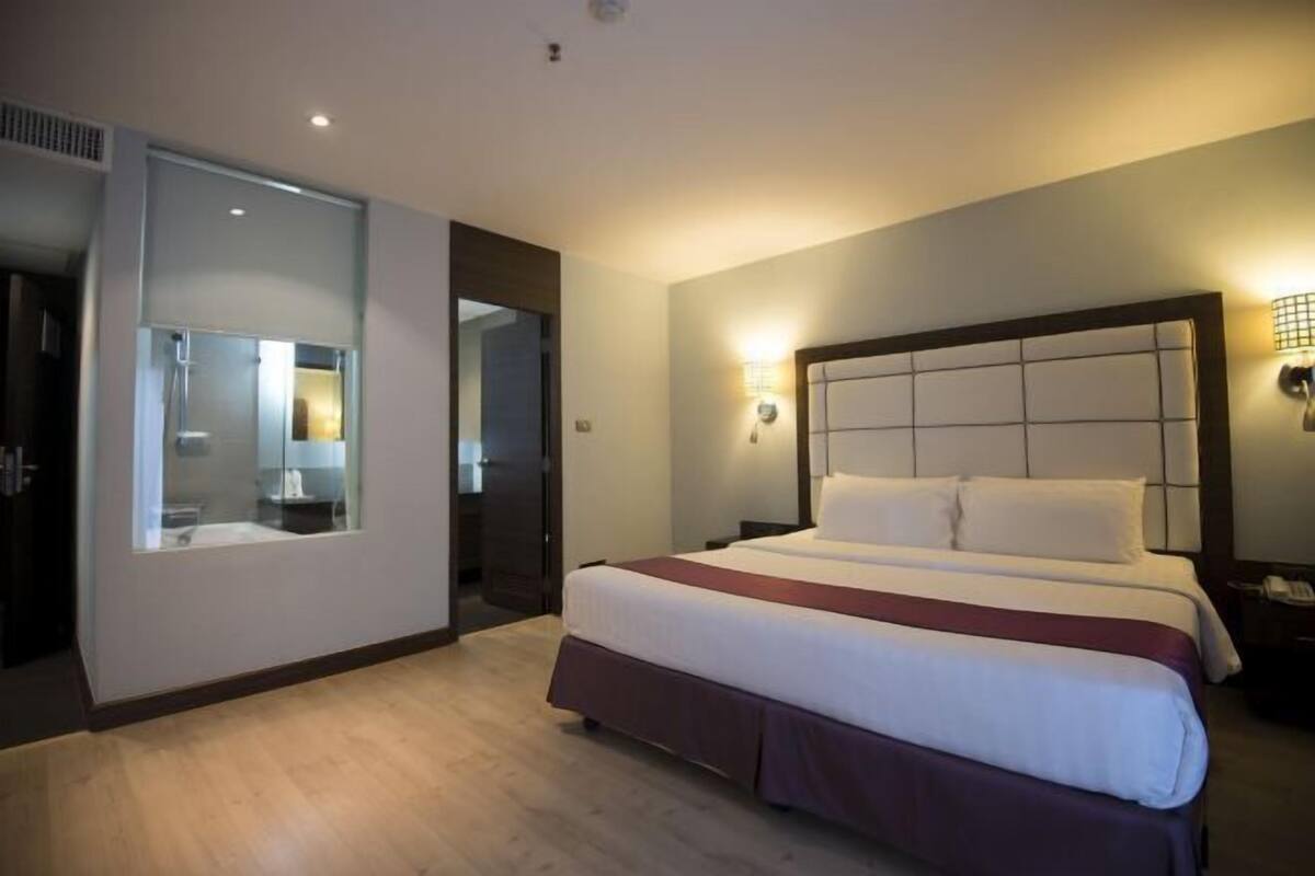 Minibar, Zimmersafe, Schreibtisch, laptopgeeigneter Arbeitsplatz