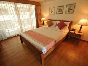 Minibar, in-room safe, free WiFi