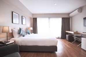 Minibar, in-room safe, free WiFi - Samran Place (Bangkok)