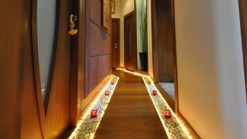 Hot tub, steam room, body treatments, hydrotherapy, aromatherapy