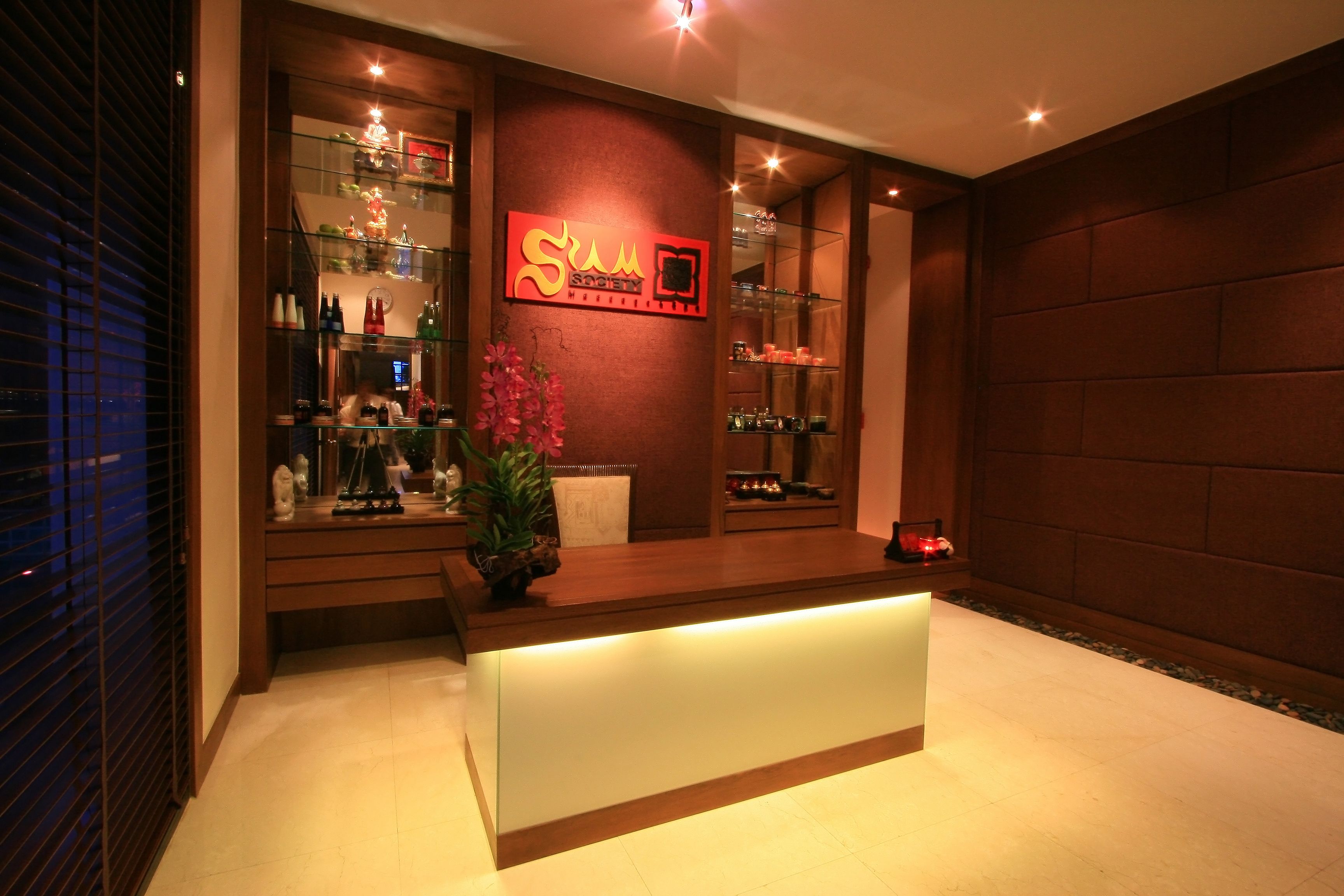 Hot tub, steam room, body treatments, hydrotherapy, aromatherapy