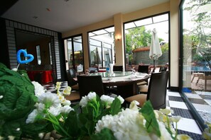 Lunch and dinner served, Thai cuisine - Siam Society Hotel & Resort (Bangkok)