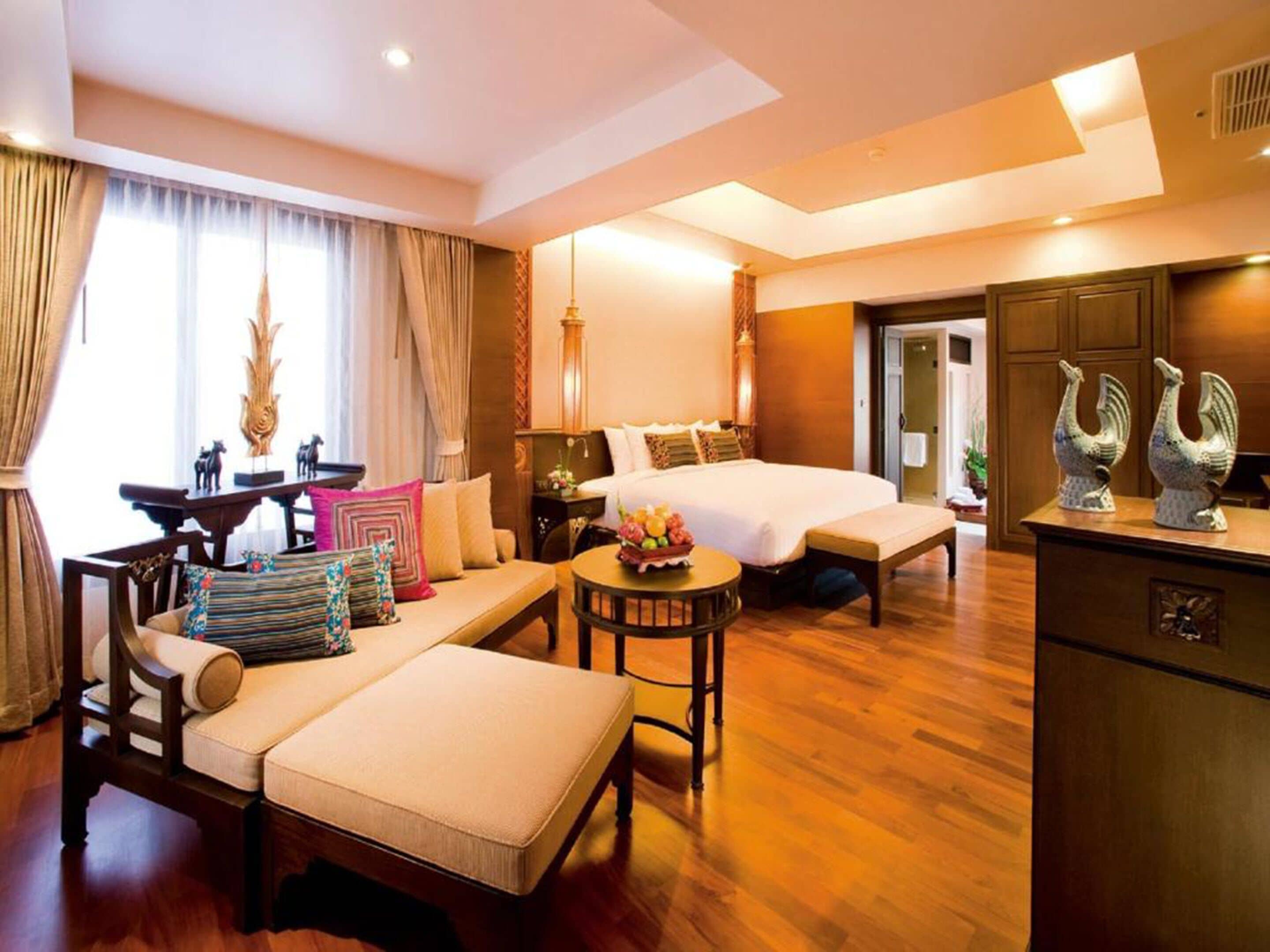 royal villa | pillow-top beds, in-room safe, desk, blackout curtains